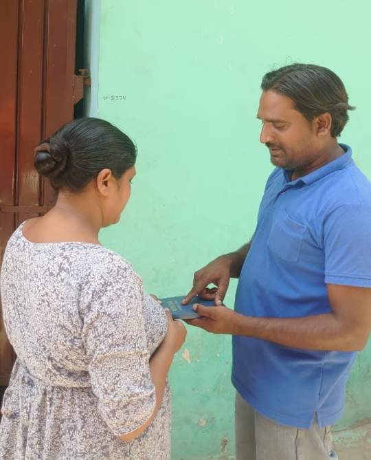 Pastor Samit Kumar shares the gospel with a woman who comes out of a Hindu background similar to what he knew in his past.