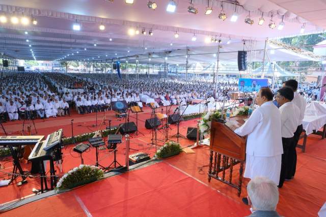 “Eyes on Jesus” was the theme of the 100th annual convention, held in Kumbanad, Kerala, January 14-21, drawing many thousands and watched live on TV and social media by more than one million.